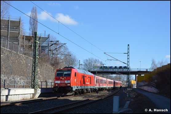 Am 7. März 2021 bringt 245 015-3 die beiden Triebwagen 628/928 596 und 628/928 623 ins AW Chemnitz. Kurz vorm Chemnitzer Hbf. entstand ein Bild des Gespanns