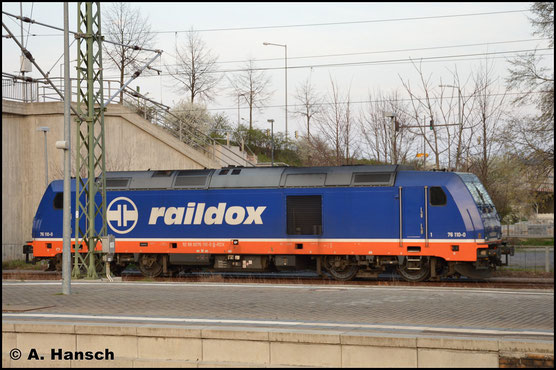 Am 30. März 2019 ist auch 076 110-0 bei Raildox angestellt. Hier steht sie im Bf. Dessau