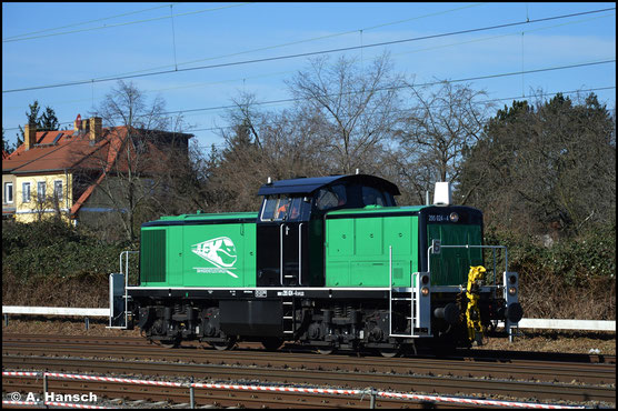 295 024-4 gehört der Flex Bahndienstleistungen GmbH. Am 01. März 2022 erwischte ich die auffällig lackierte Lok in Leipzig-Wiederitzsch