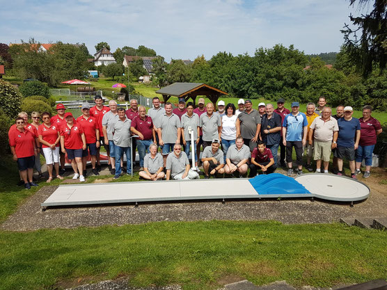 Auf dem Foto sind alle Teilnehmer bei dem Freundschaftsturnier in Salzstetten. Schön war´s bei unseren Freunden im Schwarzwald.