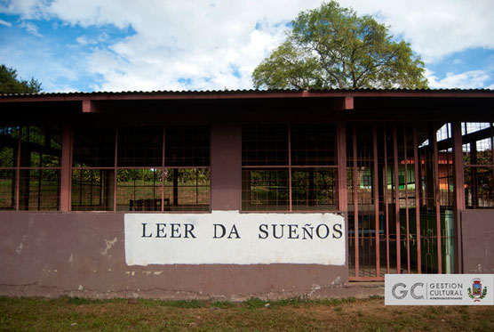 Acción poética "Leer da sueños"