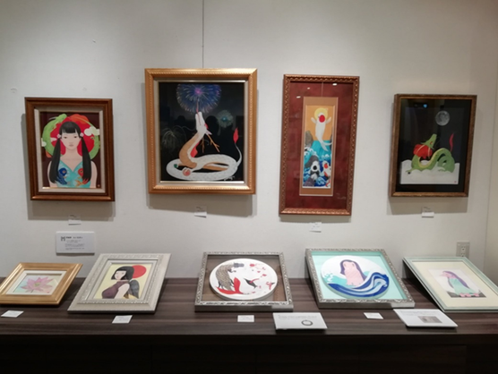 百貨店の企画画廊で活躍する斎藤理絵さん