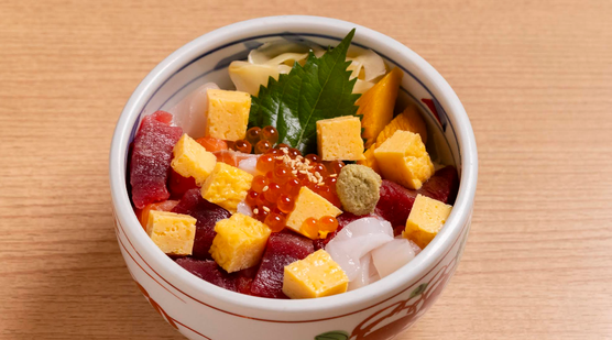 Chirashi bowl at Tsukiji Sushiko