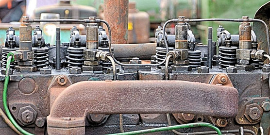 Dieselmotor für einen Traktor. Dieselmotoren für PKWs, LKWs, landwirtschaftliche Fahrzeuge und Busse gab es erst ab 1922/23