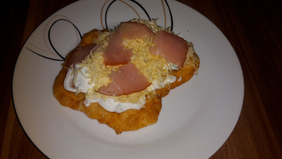 Das fertige Lángos.