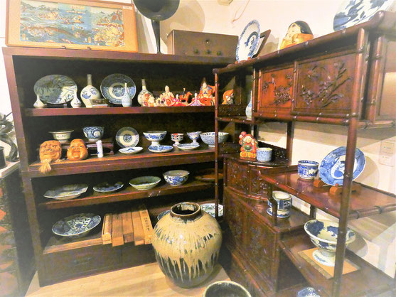 「好観堂骨董店」の店内の様子