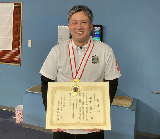 キャロム優勝の田中亮一