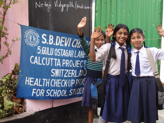 Schulkinder erhalten vom S.B. Devi Charity Home gesundheitliche Beratung