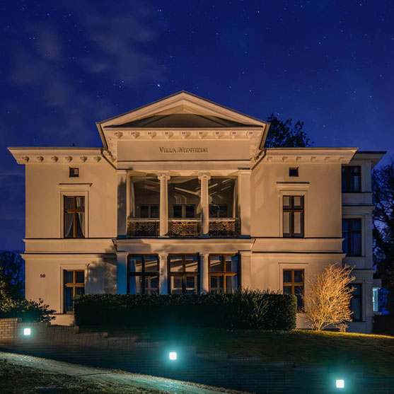 is-custom anim-up-down