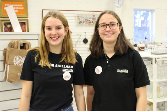 v.l. Klara Santel und Hanne Reimann bei der Arbeit im Eriksjhälpen.