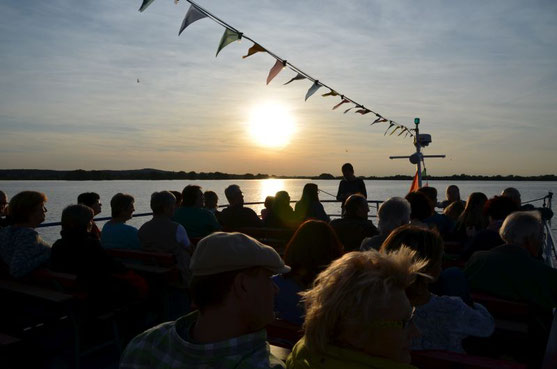 Kurz vor Sonnenuntergang bei der Vollmondsschiffstour