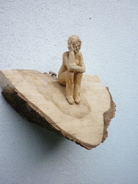 Figur auf Fallkerbe