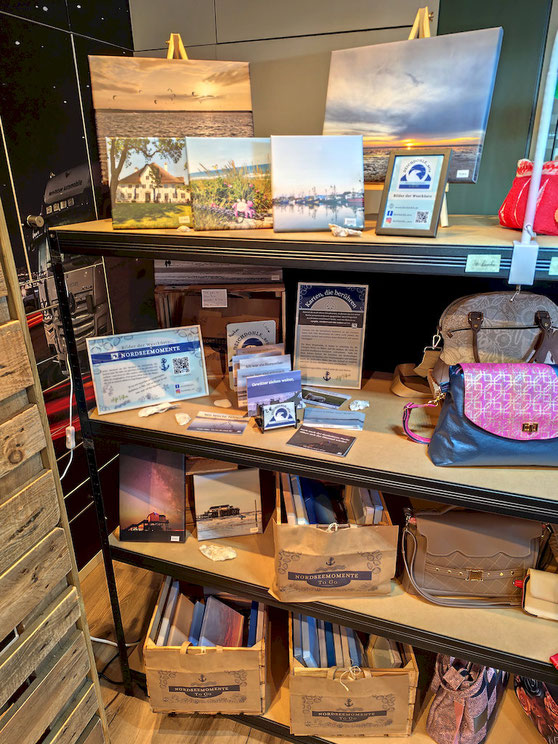 Leinwandbilder und Postkarten von DEICHDOHLE_arts im Popup-Store Marktbude Heide