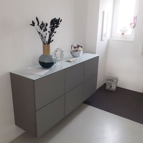 Sideboard mit Schiebetüren in weiß
