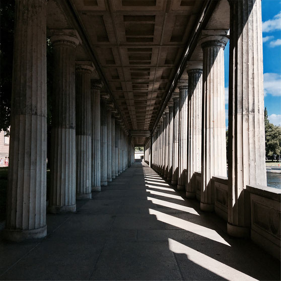 Säulengang vor der Alten Nationalgalerie