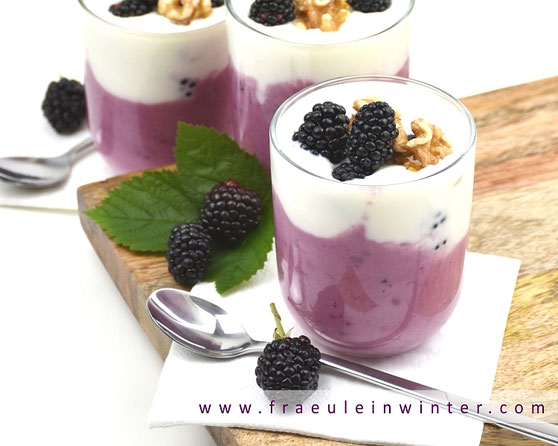 Joghurt mit Brombeeren | Fraeulein Winter