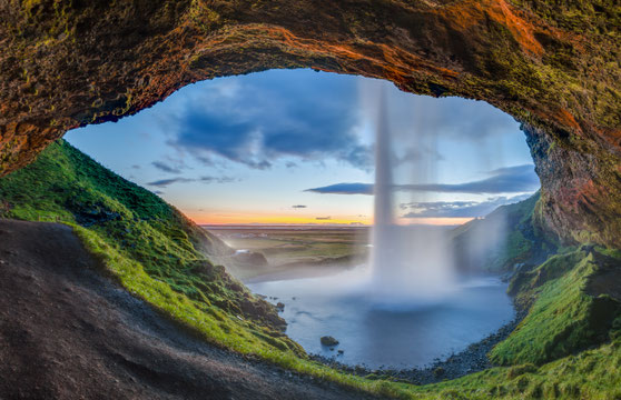 Seljalandsfoss, Suðurland, Islandia, Foto: Diego Delso