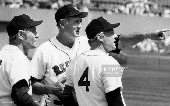1982 Fenway Park - Jimmy Piersall (sx), Ted Williams, e Jackie Jensen (dx) - Getty Images