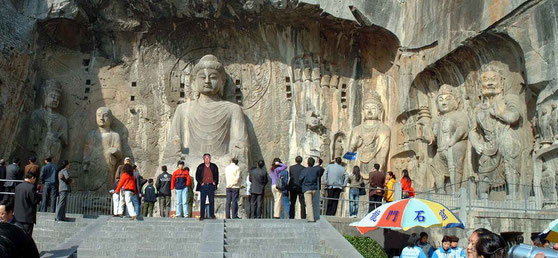 竜門石窟で最も有名な毘廬遮那仏