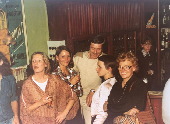 Bunter Vogel 1977:  Vorne links Jutta, Bärbele, Nina und meine Mutter.