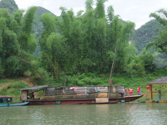 "<a href="https://commons.wikimedia.org/wiki/File:LijiangRiver14.jpg#/media/File:LijiangRiver14.jpg">LijiangRiver14</a>". Licenciado sob <a title="Creative Commons Attribution-Share Alike 3.0" href="http://creativecommons.org/licenses/by-sa/3.0/">CC BY-SA