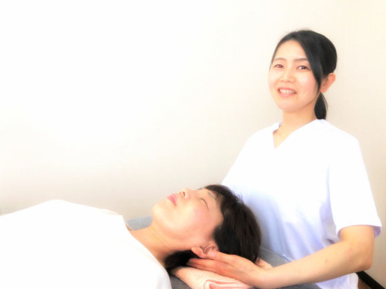 約３０秒で頭痛の原因がわかります。ボキボキやらないやさしい施術です。