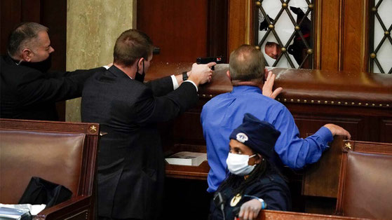 secret service officers pont their guns through an open window in the capitol buidling during the riot