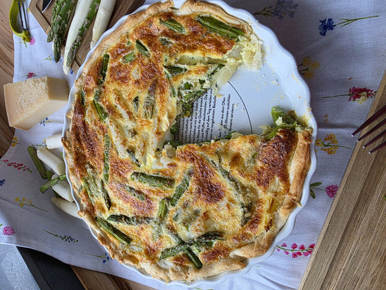 Spargelquiche in der Tarteform Nahaufnahme