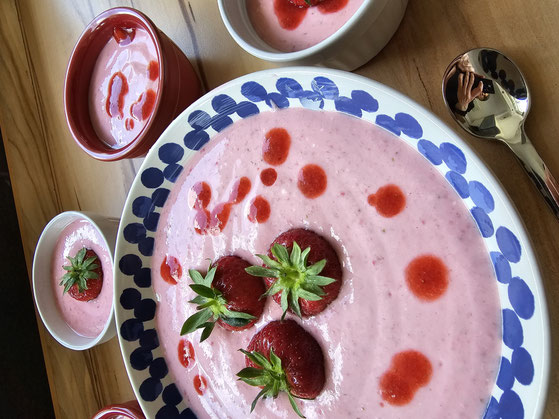 Erdbeerjoghurt selbstgemacht in Schälchen