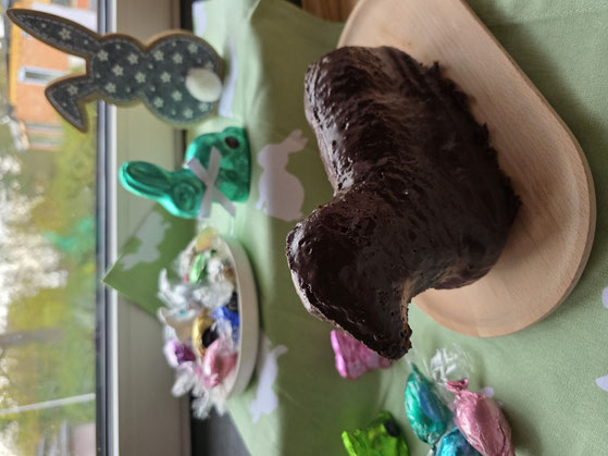 Saftiges Osterlamm aus der Backform mit Schokoglasur