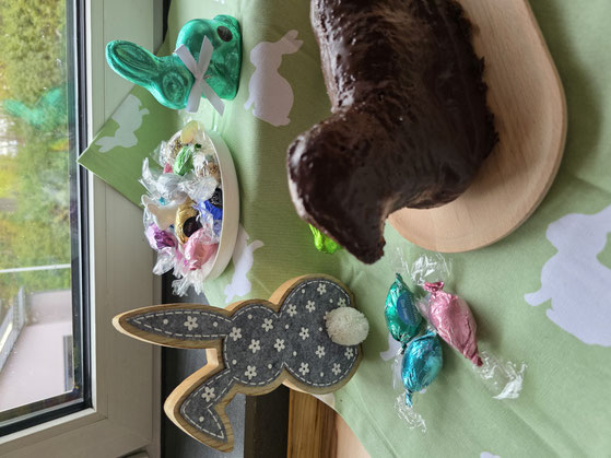 Osterlamm schnell und einfach verzehrfertig auf der Kuchenplatte