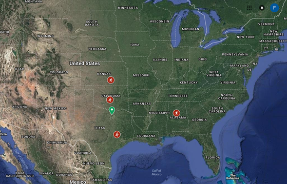 Travel map: Competiton (red), Campus University of North Texas (greem)