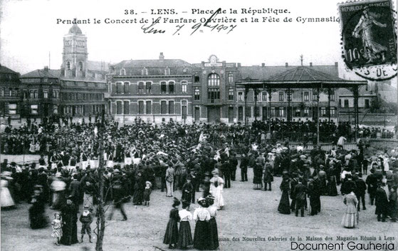 Lens fanfare ouvrière place de la République concert carte postale ancienne