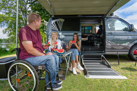 behindertengerechtes Reisemobil wohnwagen camping mit rollstuhl freemotion camper sodermanns