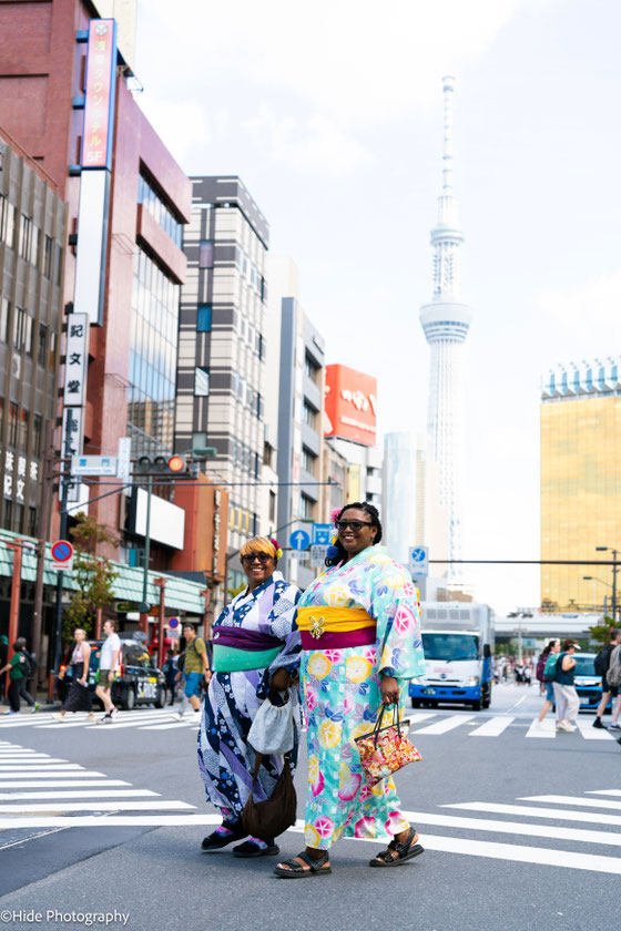 Women wearing kimono with Tokyo Skytree in the background during a Tokyo photoshoot