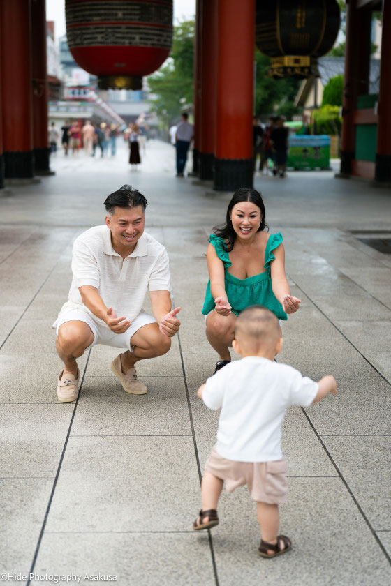Smiling family with baby under the giant lantern at Sensoji Temple in Asakusa Tokyo