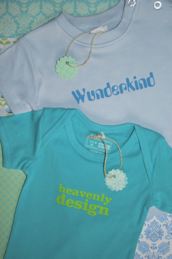 bedruckte T-Shirts und Baby-Bodys