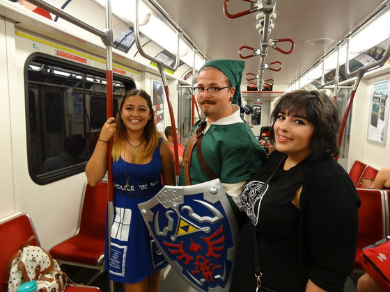 Fans in der U-Bahn auf dem Weg zur FanExpo.