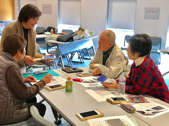 ☆川崎市宮前区のITみやまえからお越しのO会長さん（左の立っている女性）。講師初デビューの割には安心して見ておれました。