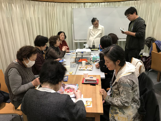 ☆取材者は企画・運営をされているNPO法人 国際ボランティア学生協会の責任者のI様。右側には（写真には見えていませんが）個人対応の二組がいらっしゃいます。