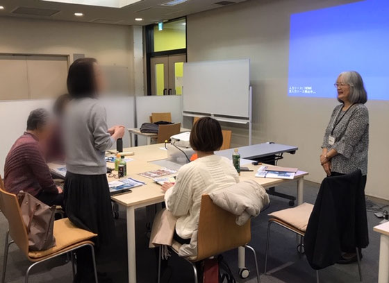 ☆自己紹介中。パソコン時代からスマホまでのベテラン講師、現役の通信会社勤務、バリバリの現役の講師の皆さんです。