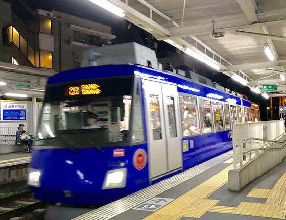 ☆会議終了後松陰神社前駅の下りホーム下高井戸行きの入線。ただいま19:15分。