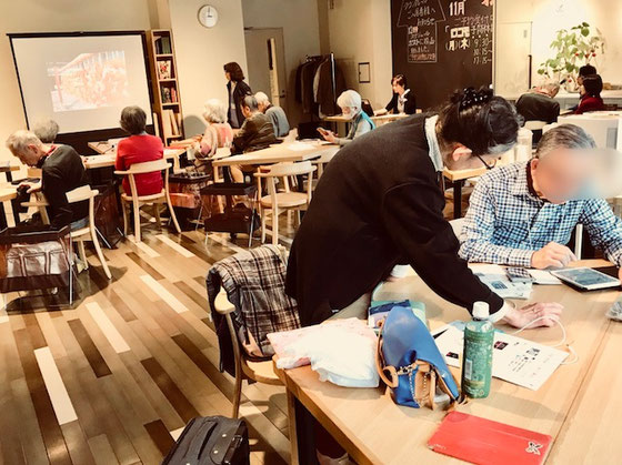 ☆この男性パソコンをお使いでスマホ・タブレットの必要性をお感じになりません。そこでやむなく生田美子さんごが個人特別レッスン2時間。お帰りにはiPadの魅力がわかり喜んでお帰りでした。めでたし めでたし。