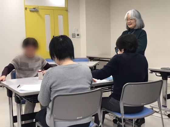 ☆午前の部アイフォン初歩。1名ご欠席で3名でのスタート。
