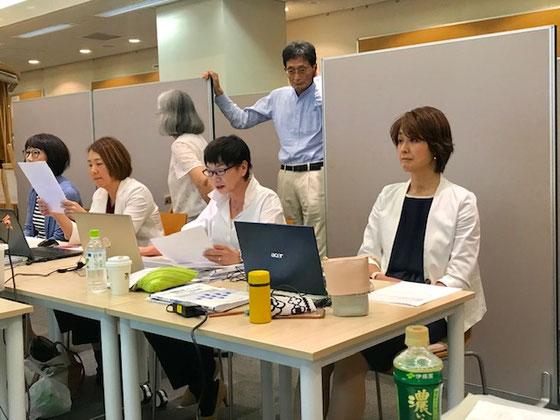☆実技試験。終了まじか見直しタイム。後ろの男性は立ち合い試験官生部圭助様。