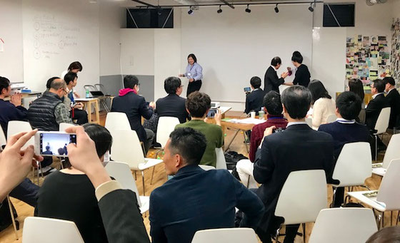☆写真はグランプリを獲得した、NPO法人 ママプラグさん。壇上左側の女性が発表者。