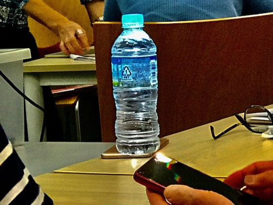 ☆懐中電灯の使い方。即席ランタンにびっくり。auさんから頂いたモバイルバッテリーの使い方を学びました。