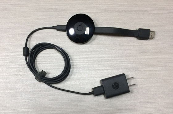 ☆上のHDMI端子をプロジェクターに挿入。下は電源ケーブル。VGAへの変換器アダプター338円(Amazon)等を用意すればVGAプロジェクターにも投影可能。