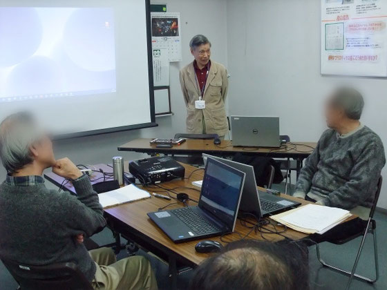 ☆受講者は2名。関係者は山根を入れて4名。試験が終わり山根の講評中。