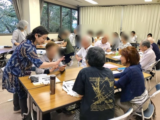 ☆サポートは小平市花小金井北公民館のシニア講座に引続いて山川英子さん（手前立っている女性）がサポート。